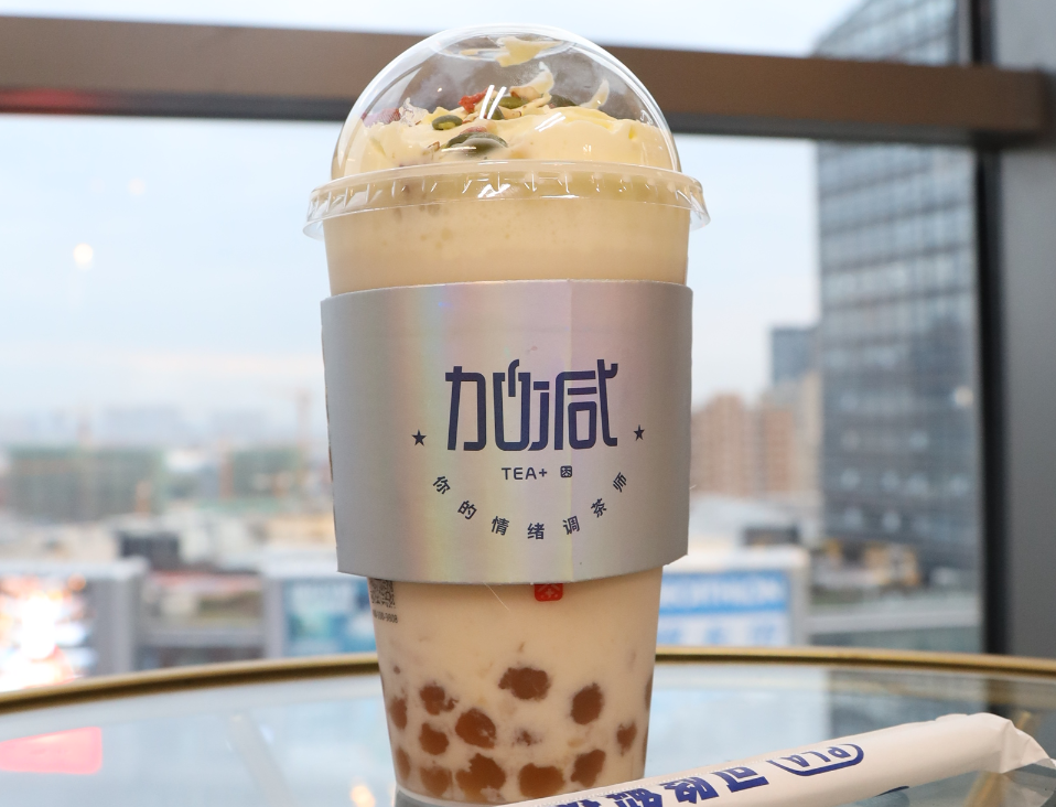 谈球吧茶饮：奶茶加盟店提升业绩的方式有哪些