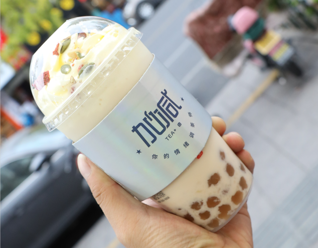 谈球吧茶饮：选择奶茶加盟品牌可以考虑从三个方面入手